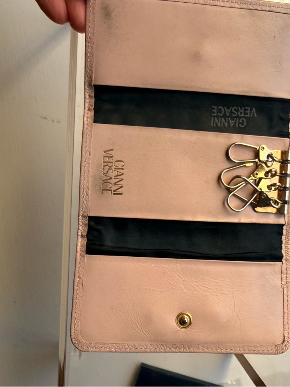 Authentic Vintage Gianni Versace Pink Ostrich 5 Ring Key Holder🔥💕 - Picture 5 of 9